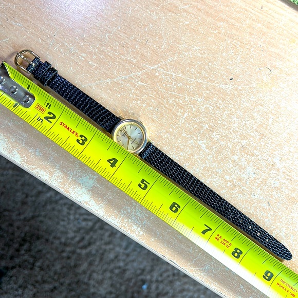 Classic Ladies Casio Watch- fits larger wrists - Picture 9 of 13